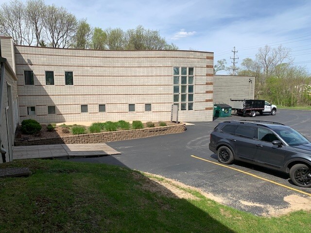More Photos Of 12425 Knoll Rd, Elm Grove Loft Creative Space For Lease