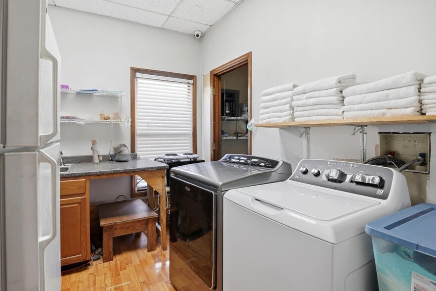More Photos Of 5808 Monroe Rd, Charlotte Office For Sale