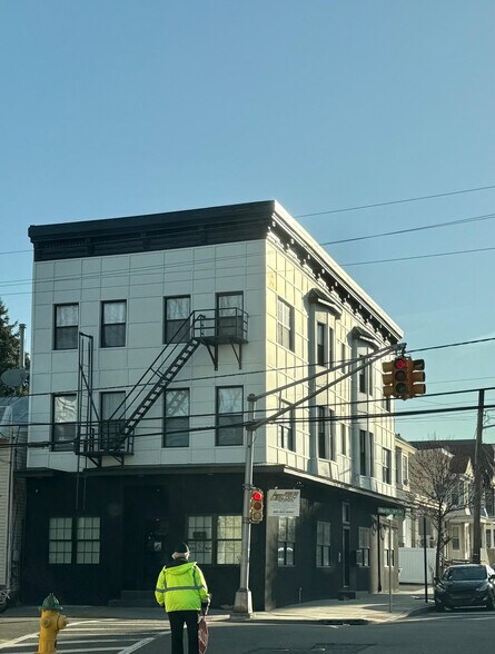 More Photos Of 101 N 3rd St, East Newark Apartments For Lease