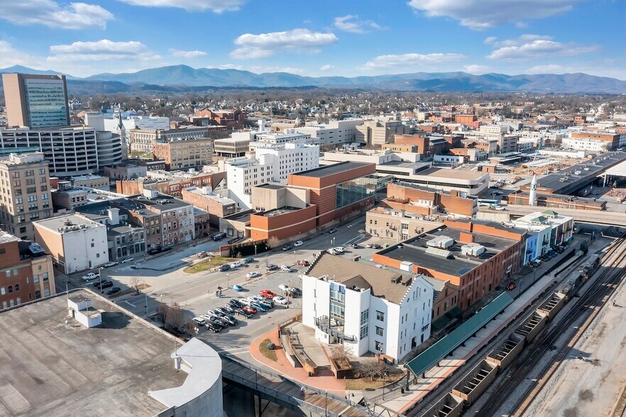 More Photos Of 120 Salem Ave SW, Roanoke Warehouse For Lease