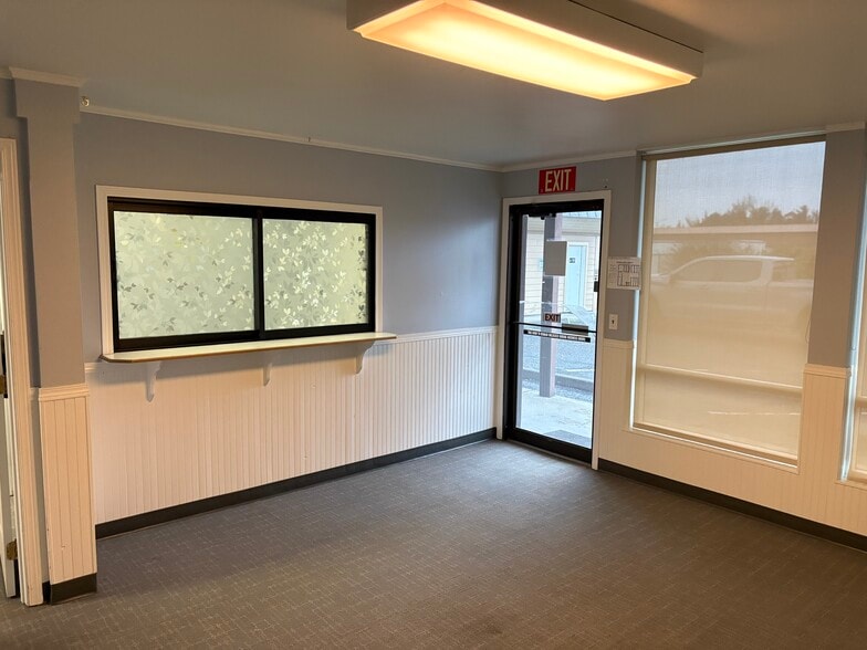 More Photos Of 8514 W Gage Blvd, Kennewick Storefront Retail Office For Lease