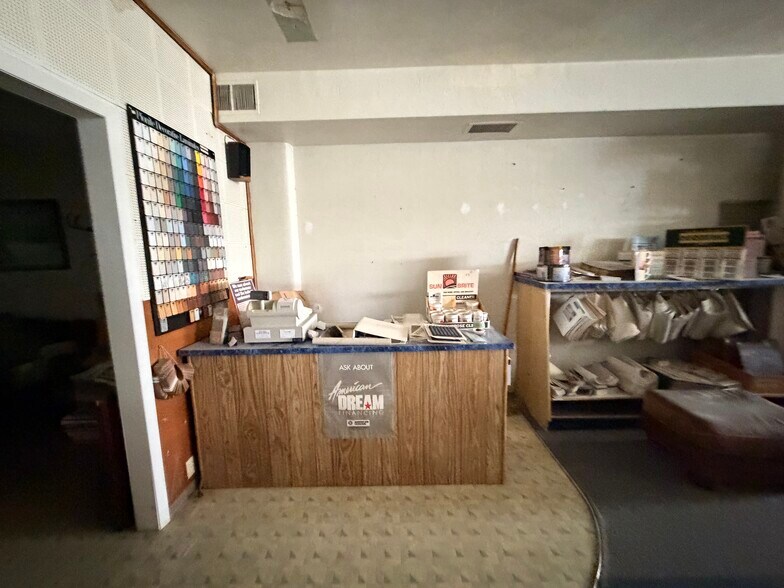 More Photos Of 717 W Lewis St, Pasco Storefront For Sale