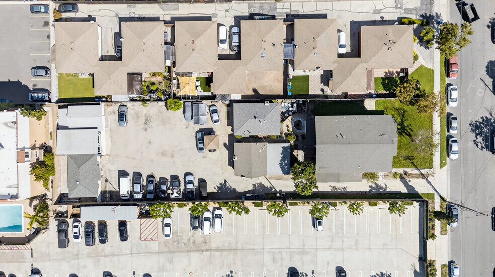 More Photos Of 15003 Larch Ave, Lawndale Apartments For Sale