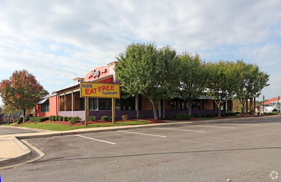 More Photos Of 7511 Greenbelt Rd, Greenbelt Restaurant For Lease