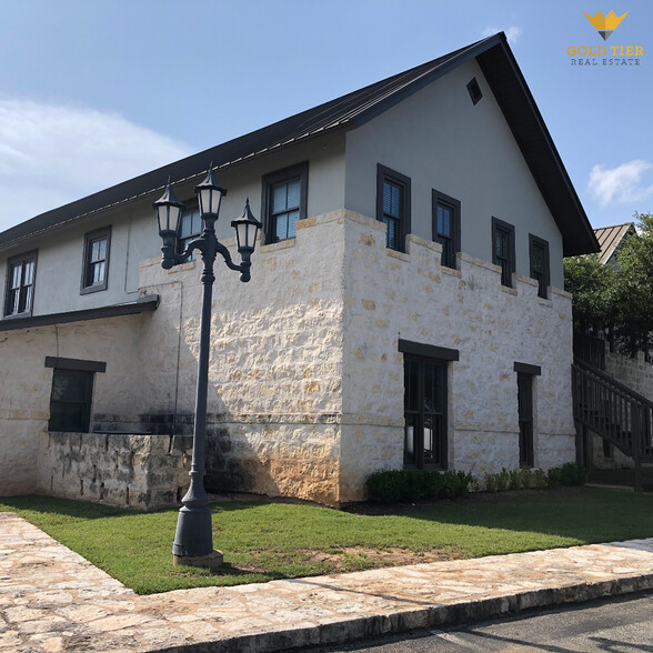 More Photos Of 211 Ranch Road 620 S, Lakeway Office For Lease