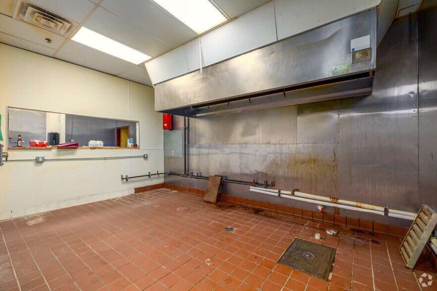 More Photos Of 3215 E Lincolnway, Sterling Freestanding For Sale