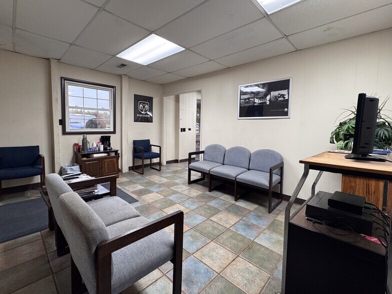 More Photos Of 544 W High St, Edison Auto Dealership For Sale