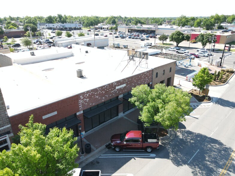 More Photos Of 114 S Broadway, Edmond Storefront For Sale