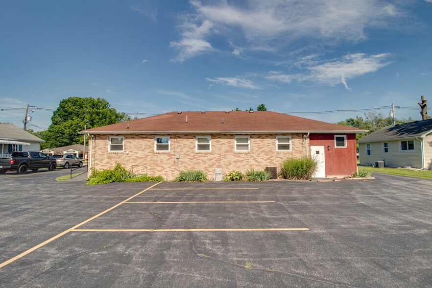 More Photos Of 440 S Prairie St, Bethalto General Retail For Sale