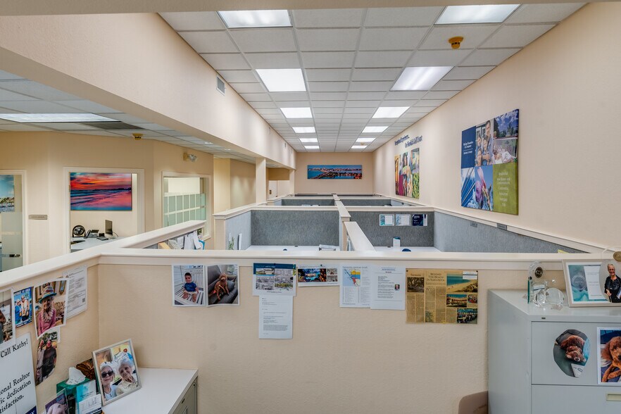 More Photos Of 8660 S Tamiami Trl, Sarasota Office For Sale