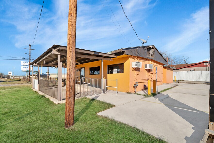 More Photos Of 1710 Second St, Pleasanton Restaurant For Lease