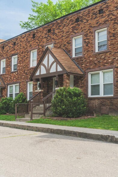 More Photos Of 25 Maynard Ct, Pontiac Apartments For Sale