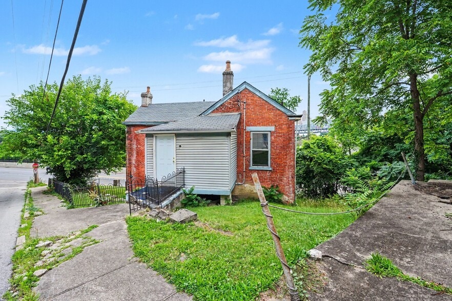 More Photos Of 831 Highway Ave, Covington Office For Sale