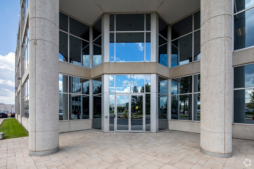 More Photos Of 2355 Skymark Ave, Mississauga Office For Lease