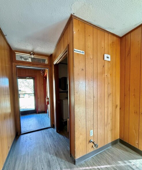 More Photos Of 82 Saddleridge Rd, Bassett Restaurant For Lease