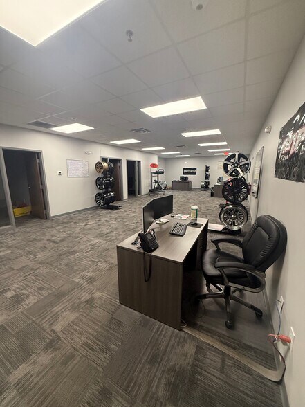 More Photos Of 5435 Dylan Dr, South Bend Distribution For Lease