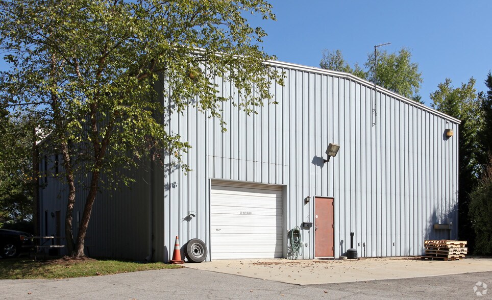 More Photos Of 131 International Dr, Morrisville Light Manufacturing For Lease