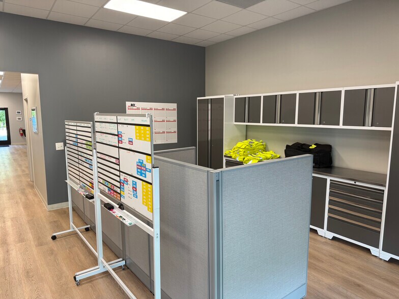 More Photos Of 320 Seagle St, Huntersville Loft Creative Space For Lease