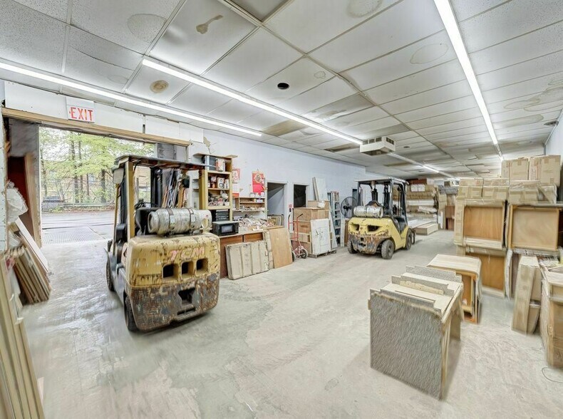More Photos Of 300-306 W 1st Ave, Roselle Warehouse For Sale