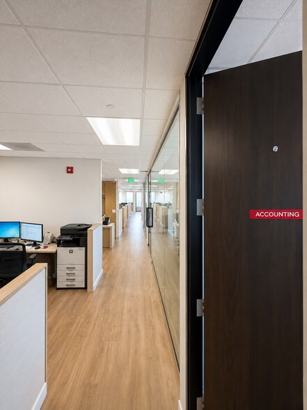 More Photos Of 16255 Ventura Blvd, Encino Office For Lease