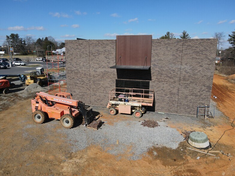 More Photos Of 110 Whitewood Blvd, Johnson City General Retail For Lease