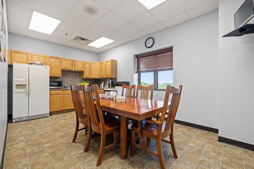 More Photos Of 13412 W 159th St, Homer Glen Showroom For Sale