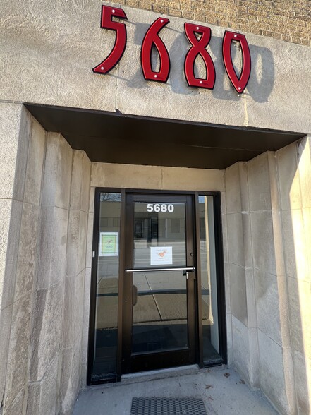 More Photos Of 5680 N Northwest Hwy, Chicago Manufacturing For Sale