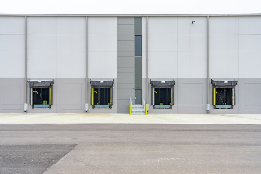 More Photos Of 420 Strathmore Rd, Summerville Unknown For Lease