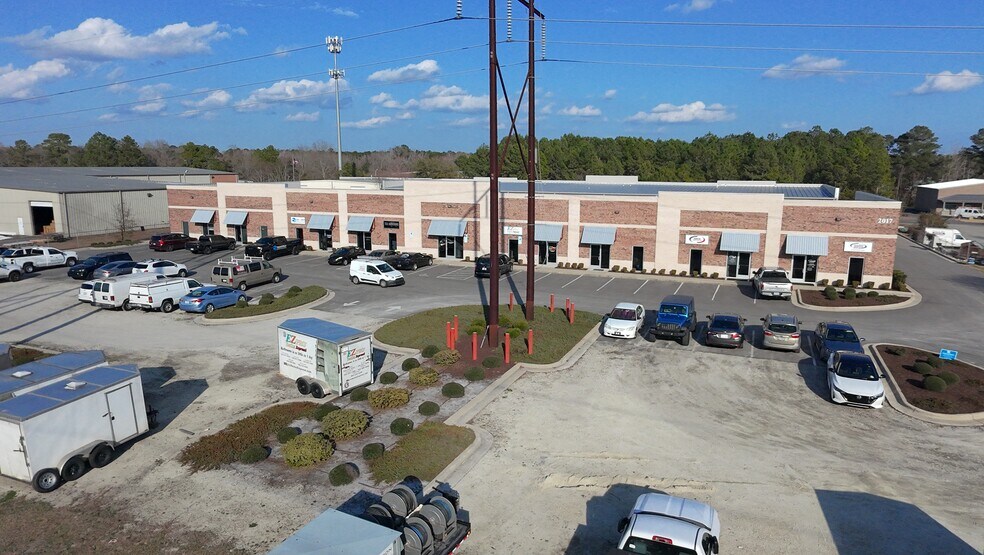 More Photos Of 2011 Corporate Dr, Wilmington Showroom For Lease