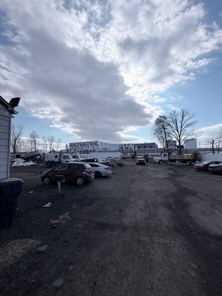 More Photos Of 25119-25137 Arcola Mills Dr, Sterling Land For Lease