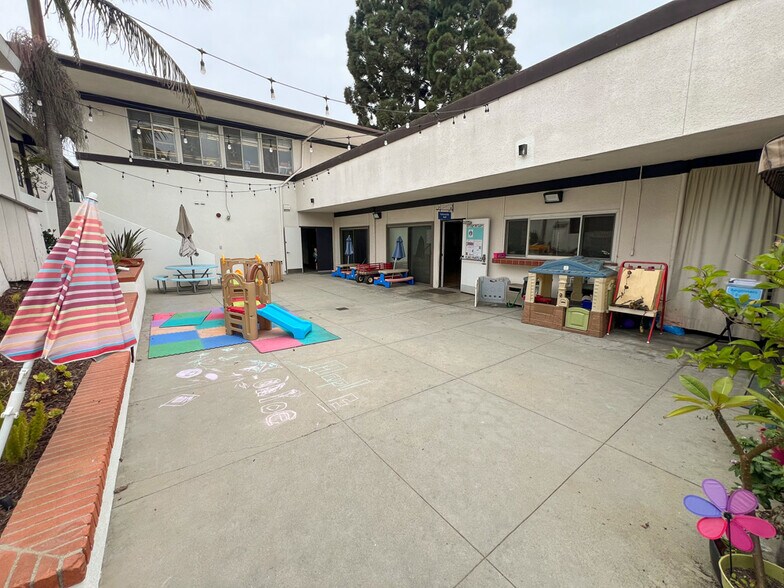 More Photos Of 1100 N Poinsettia Ave, Manhattan Beach Religious Facility For Lease