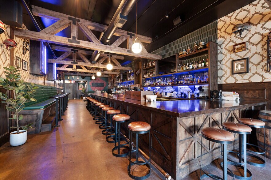 More Photos Of 1624-1630 J St, Sacramento Storefront Retail Residential For Lease