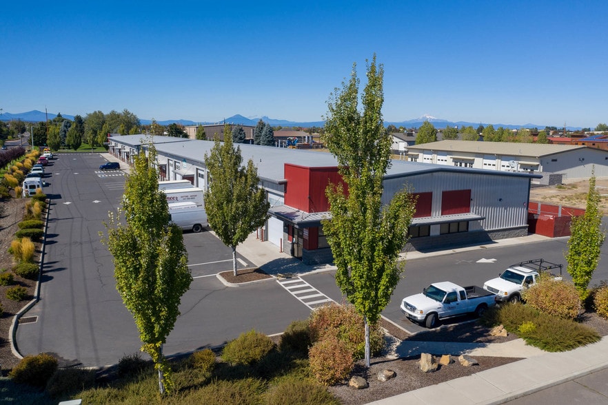 More Photos Of 675 NE Hemlock Ave, Redmond Light Manufacturing For Lease