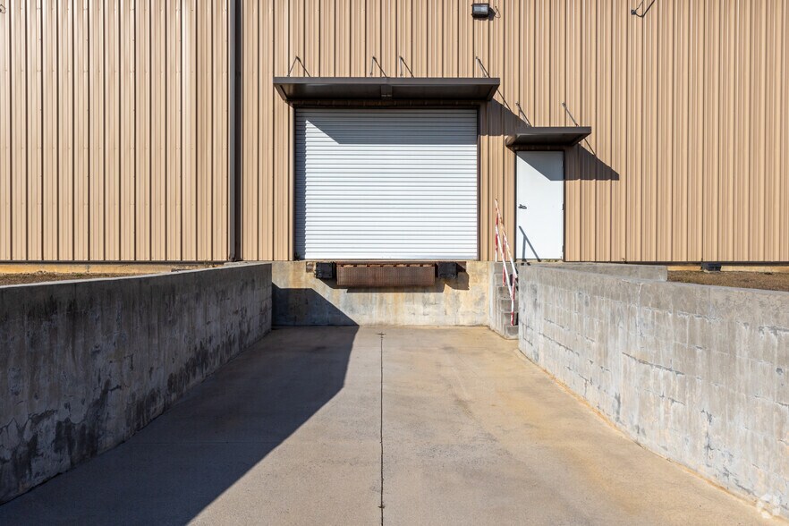 More Photos Of 628 Industrial Park Rd, Roberta Warehouse For Sale