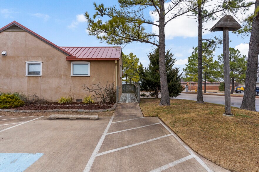 More Photos Of 3228 S Jamestown Ave, Tulsa Medical For Sale