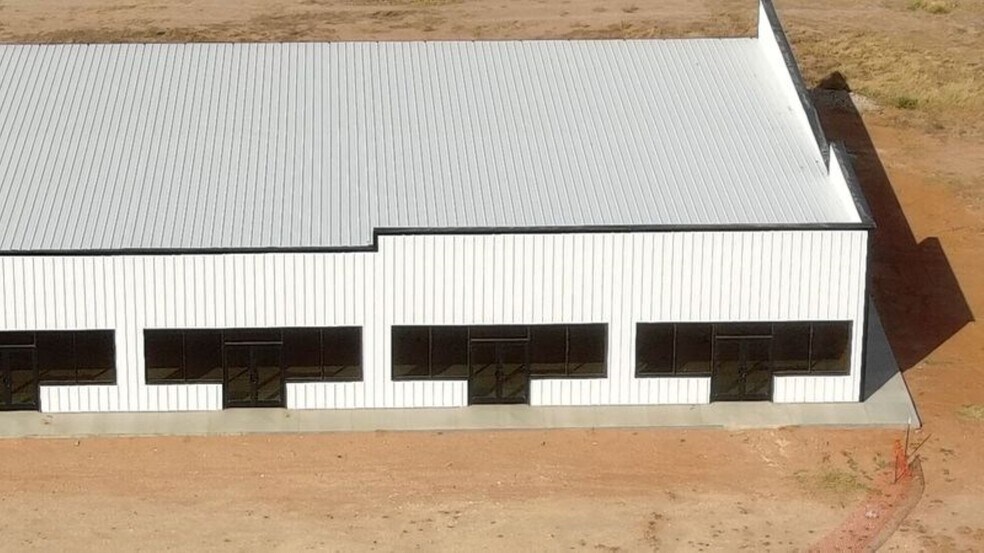 More Photos Of 10700 42nd St, Odessa Flex For Lease