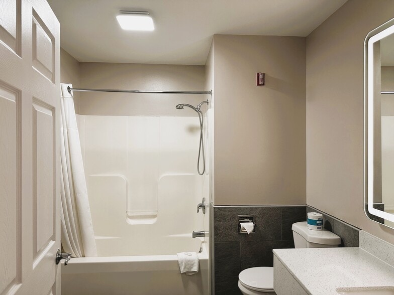 More Photos Of 2439 Old Philadelphia Pike, Lancaster Hotel For Sale