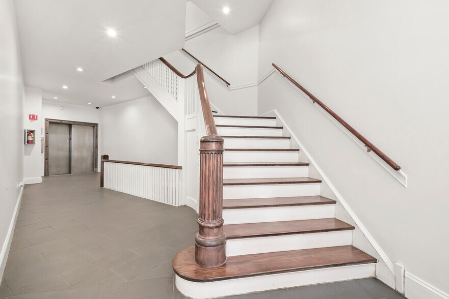 More Photos Of 1000 N Milwaukee Ave, Chicago Loft Creative Space For Lease