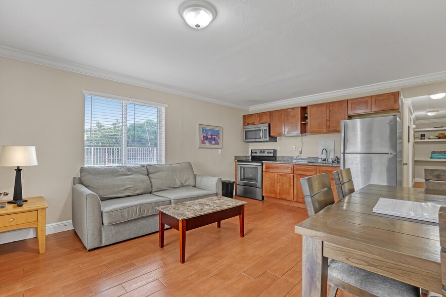 More Photos Of 3204 SE 10th St, Pompano Beach Apartments For Sale