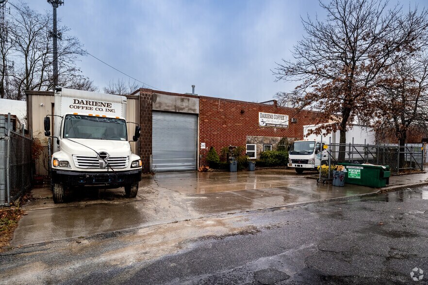 Primary Photo Of 501 Broadway, West Babylon Manufacturing For Sale