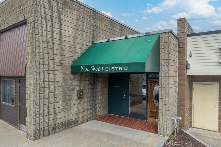 More Photos Of 122 Cayuga St, Fulton Restaurant For Sale