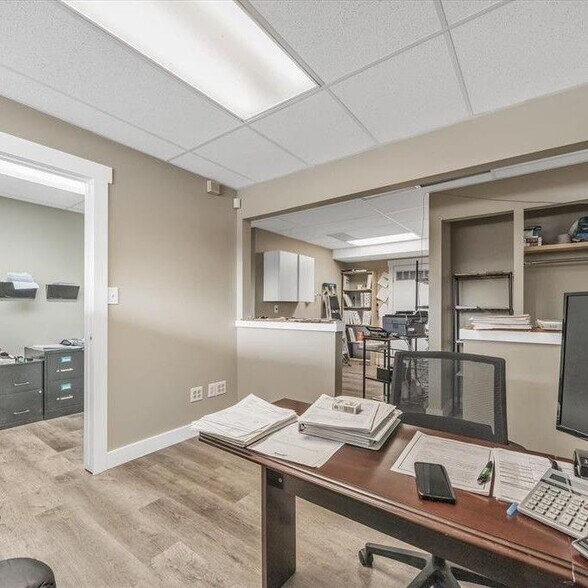 More Photos Of 25400-25430 Goddard Rd, Taylor Medical For Sale