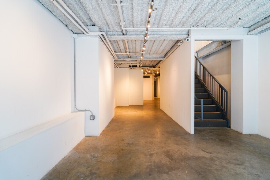 More Photos Of 163 Charles St, New York Apartments For Sale