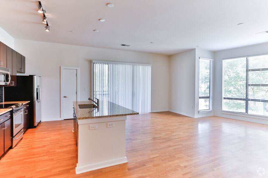 More Photos Of 810 E 7th St, Charlotte Apartments For Lease