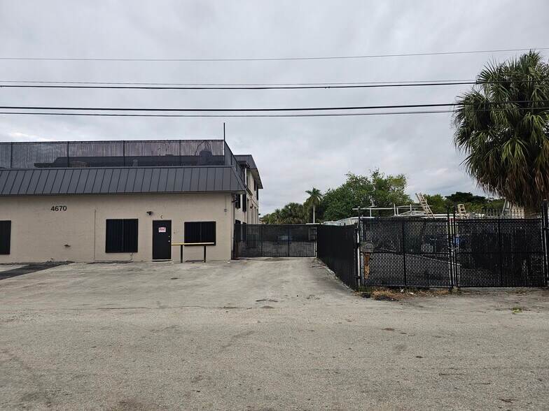 More Photos Of 4670 SW 83rd Ter, Davie Manufacturing For Sale