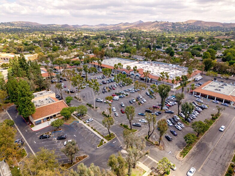 More Photos Of 1300-1530 N Moorpark Rd, Thousand Oaks Unknown For Lease