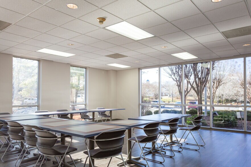 More Photos Of 940 Golf House Rd W, Whitsett Office For Lease