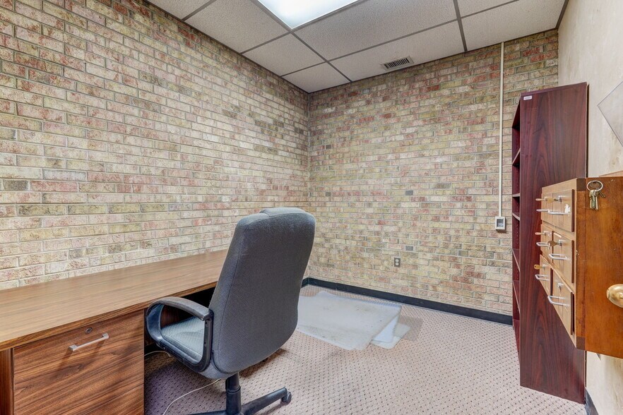 More Photos Of 3311 Burlington Rd, Greensboro Office For Sale