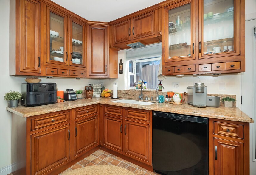 More Photos Of 14722 Magnolia Blvd, Sherman Oaks Apartments For Sale