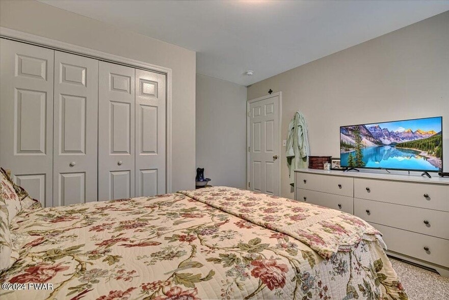 More Photos Of 186 Ledgedale Rd, Lake Ariel Apartments For Sale